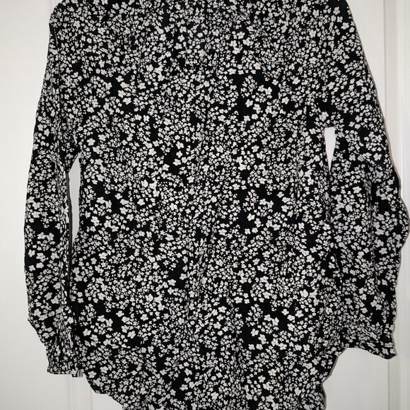 Maternity Top Size Medium Black and white floral maternity top flowy maternity - Picture 4 of 4